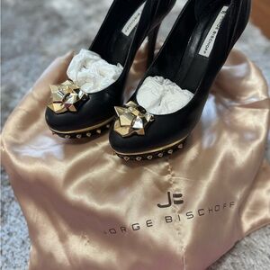 NWT George Bischoff Black and Gold Stiletto Heels with Skull Detail.Silk  bag.